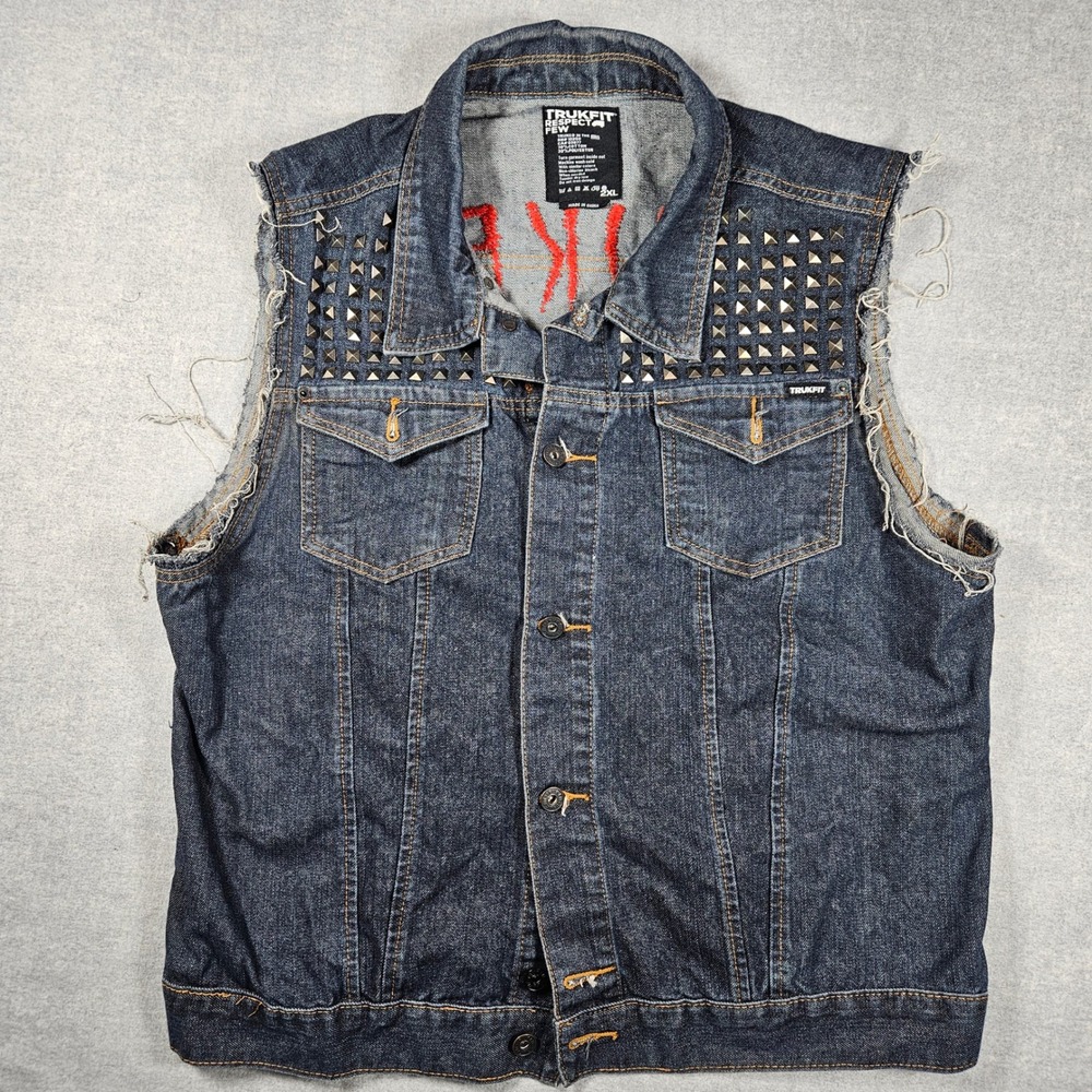 Trukfit Mens 2XL Studded Denim Vest Dark Wash Skateboarder Graphic Back Print - Picture 2 of 5
